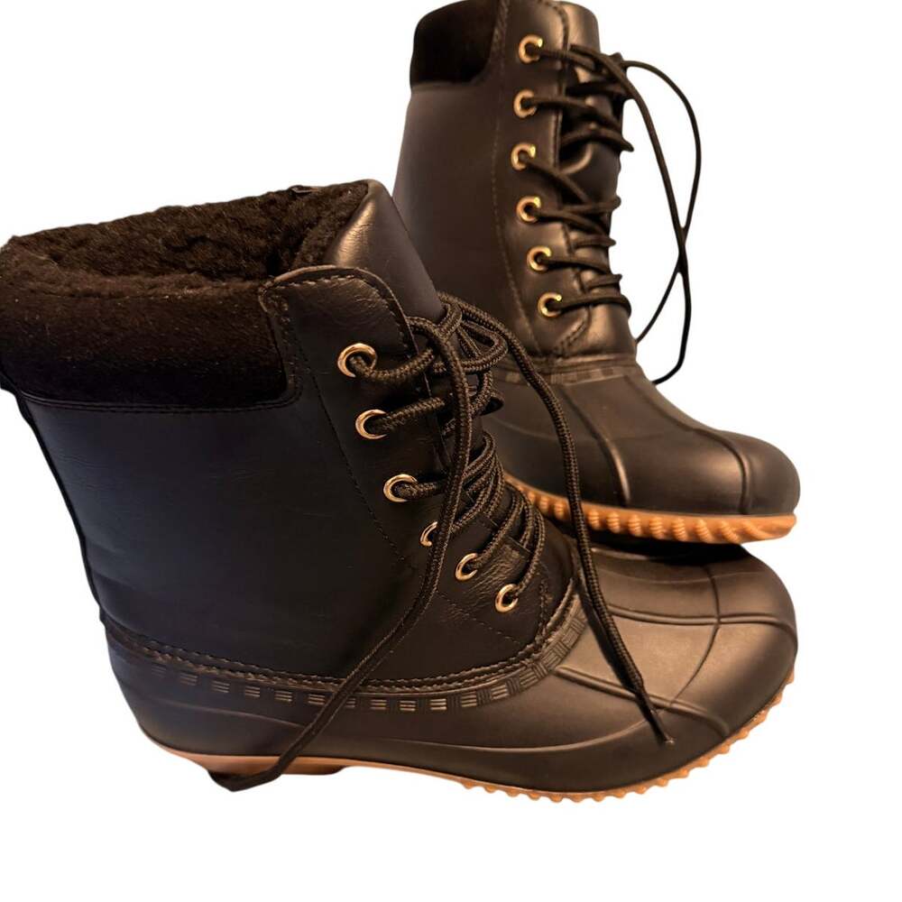 JustFab Womens Size 6 Black Duck Boots Lace Up Faux Fur Lined Winter Rain Boots
